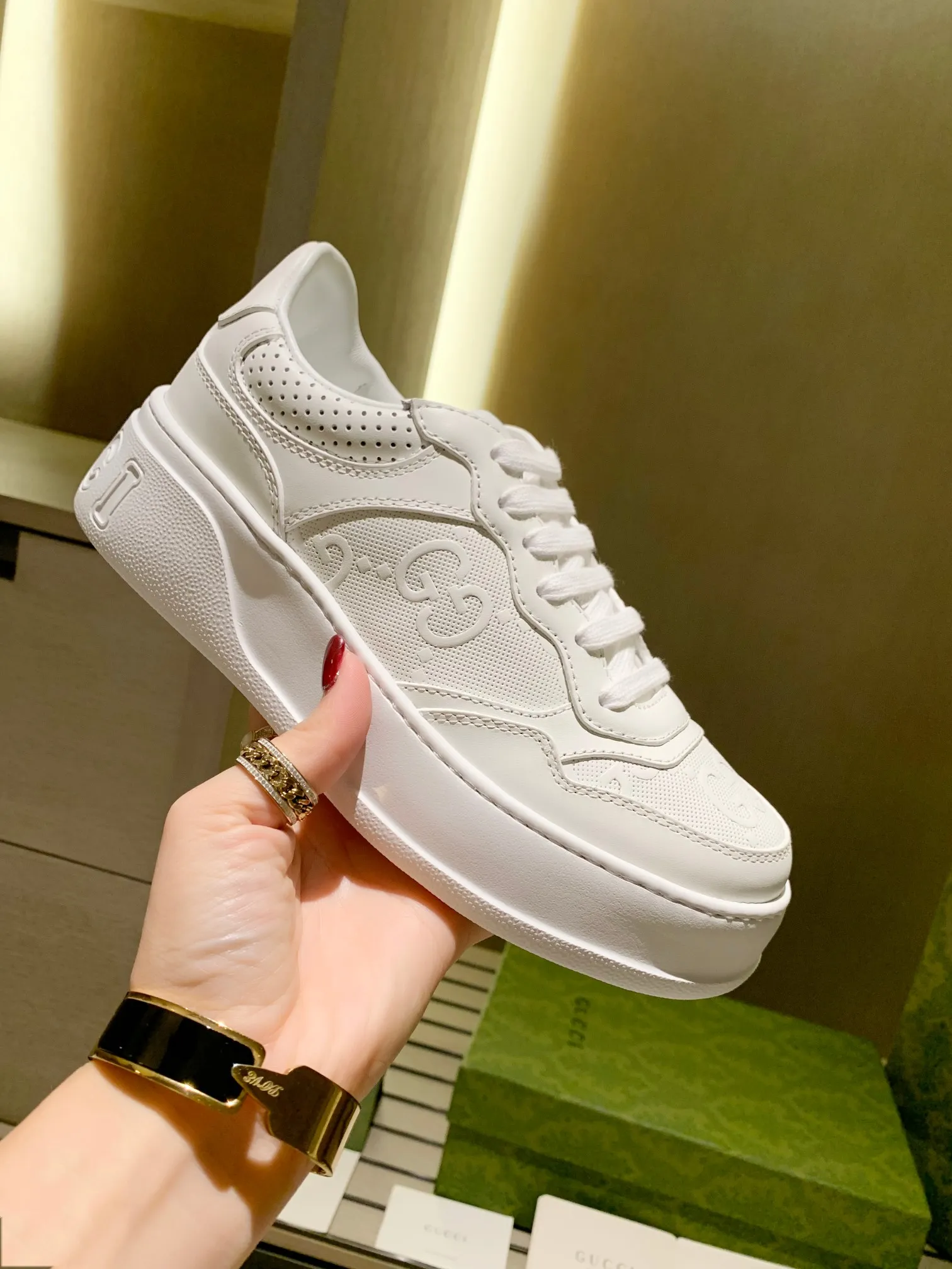 👟👟Ex-factory price 560👟👟 Men's size +10 Gucci2022 spring and summer new casual sports white shoes, purchasing version of the original version with a one-to-one molded IP light material sole! Upper calfskin, lining calfskin, foot pads calfskin. Complete purchasing version. Code number: female 35-40#, male 39-44# (45 customized)